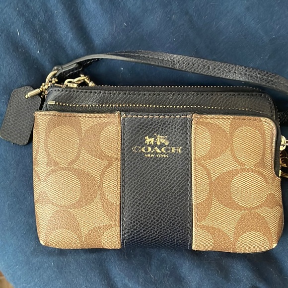 Coach wristlet - Picture 1 of 4